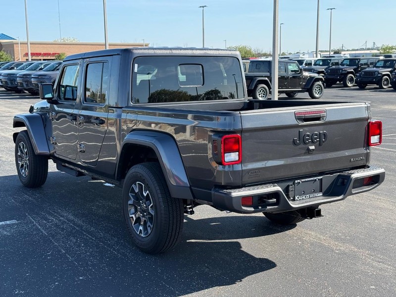 Jeep Gladiator Vehicle Full-screen Gallery Image 5