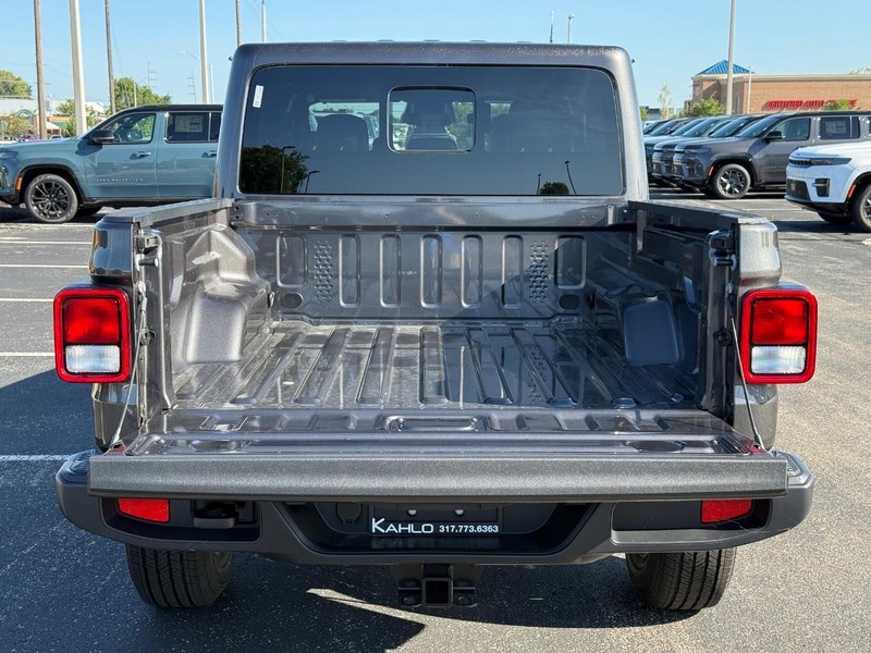 Jeep Gladiator Vehicle Full-screen Gallery Image 7