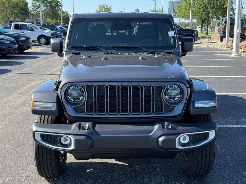 Jeep Gladiator Vehicle Full-screen Gallery Image 9
