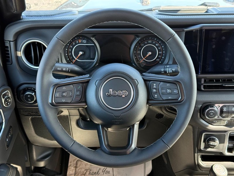 Jeep Gladiator Vehicle Full-screen Gallery Image 13