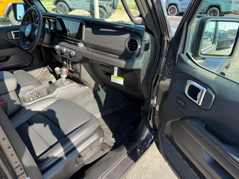 Jeep Gladiator Vehicle Full-screen Gallery Image 14