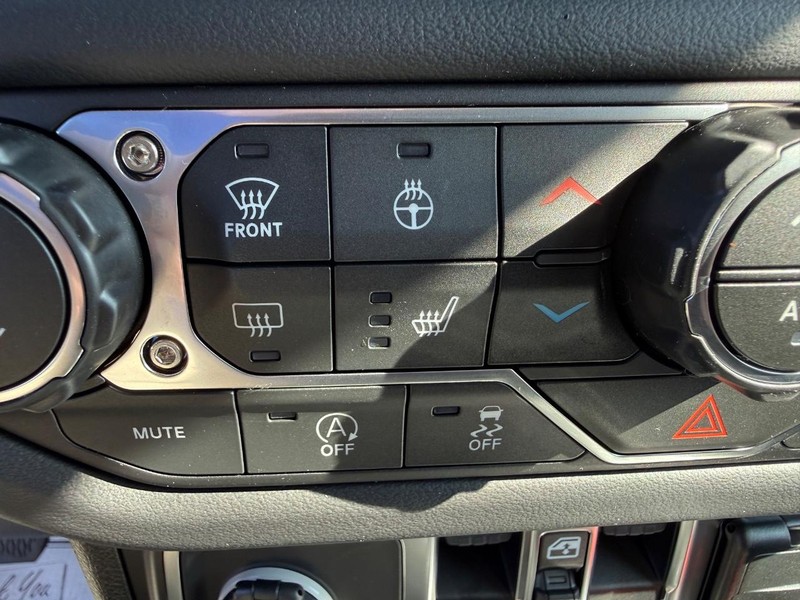 Jeep Gladiator Vehicle Full-screen Gallery Image 22