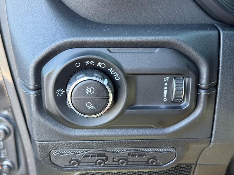 Jeep Gladiator Vehicle Full-screen Gallery Image 30