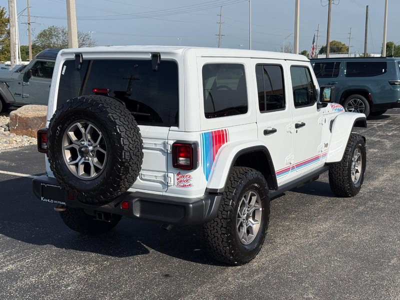 Jeep Wrangler Vehicle Full-screen Gallery Image 3