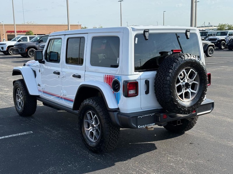 Jeep Wrangler Vehicle Full-screen Gallery Image 5