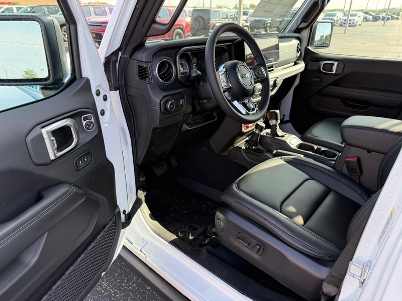 Jeep Wrangler Vehicle Full-screen Gallery Image 16