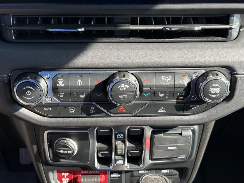 Jeep Wrangler Vehicle Full-screen Gallery Image 25