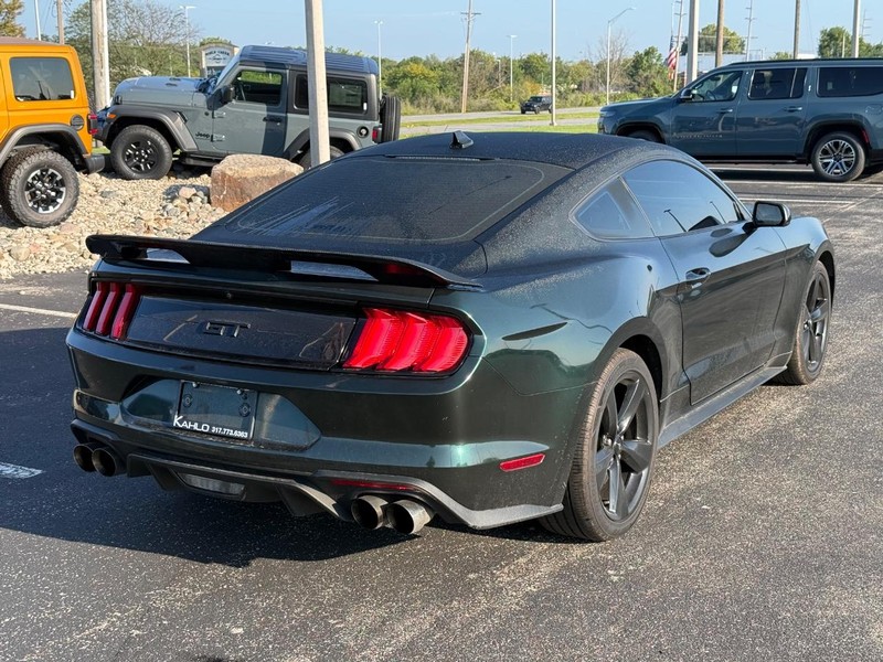 Ford Mustang Vehicle Full-screen Gallery Image 3