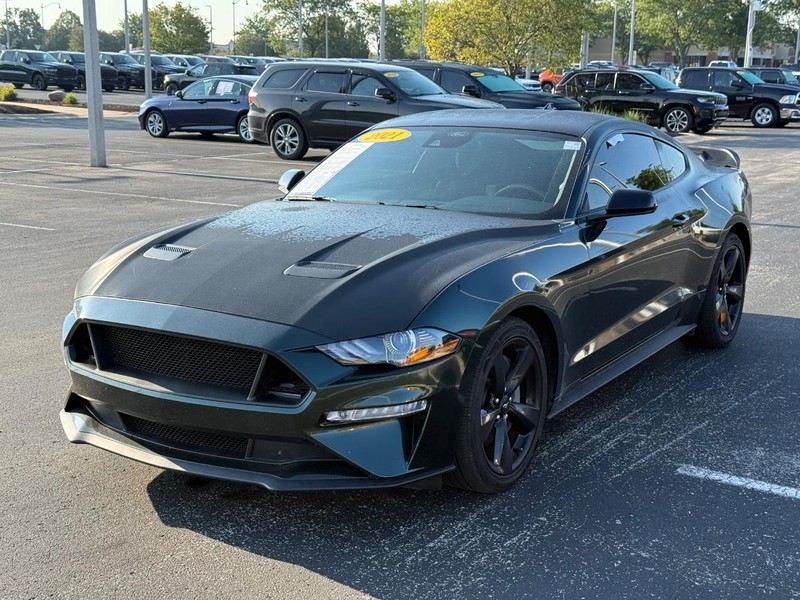 Ford Mustang Vehicle Full-screen Gallery Image 8