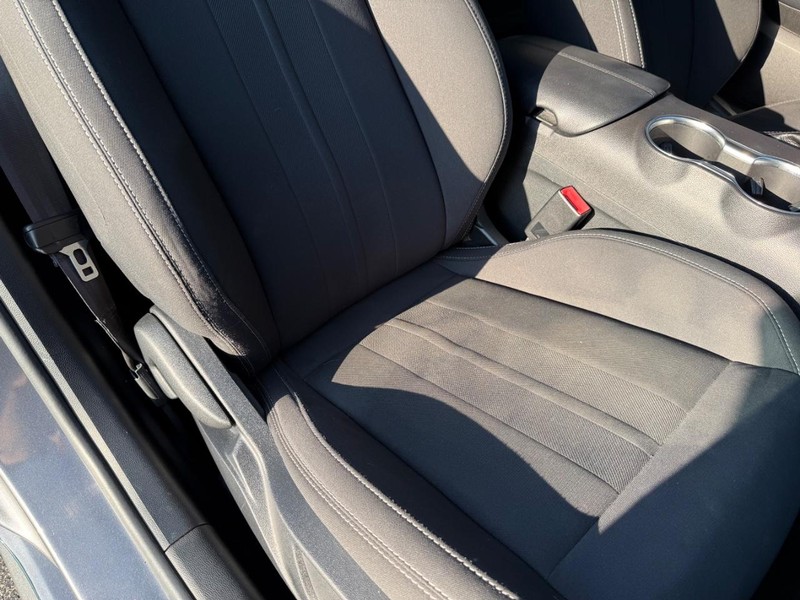Ford Mustang Vehicle Full-screen Gallery Image 12