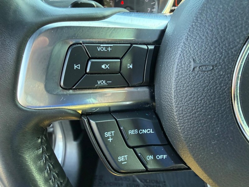 Ford Mustang Vehicle Full-screen Gallery Image 17