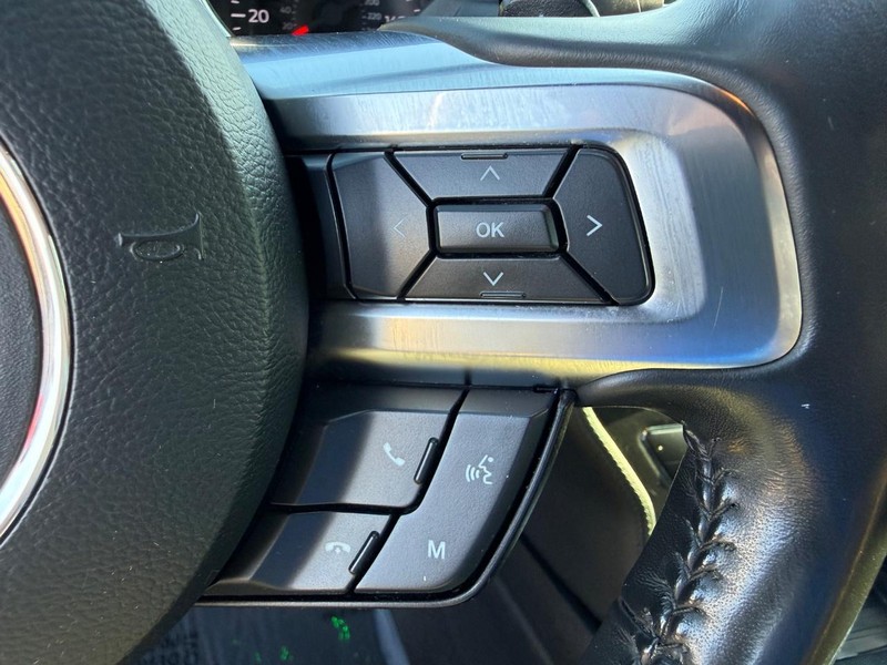 Ford Mustang Vehicle Full-screen Gallery Image 18