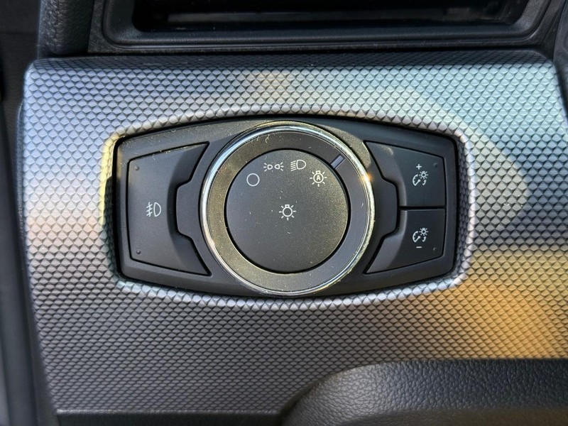 Ford Mustang Vehicle Full-screen Gallery Image 27