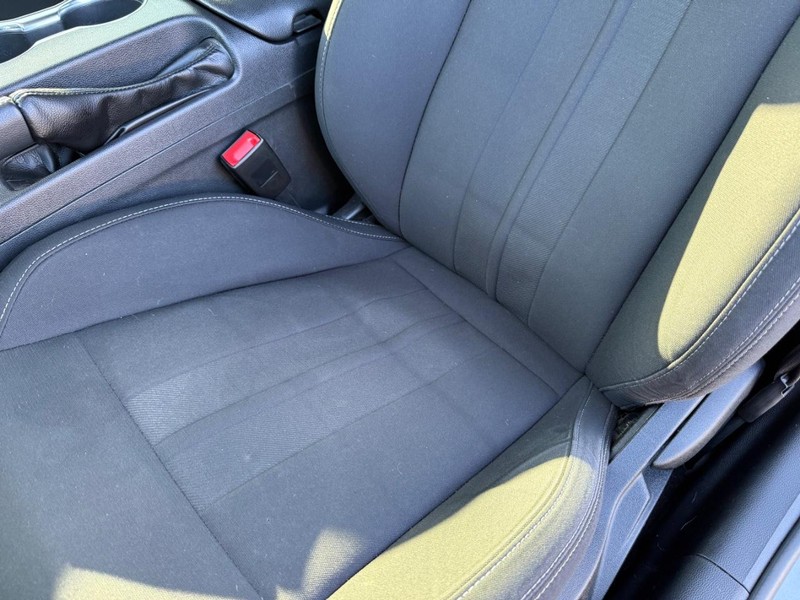 Ford Mustang Vehicle Full-screen Gallery Image 29
