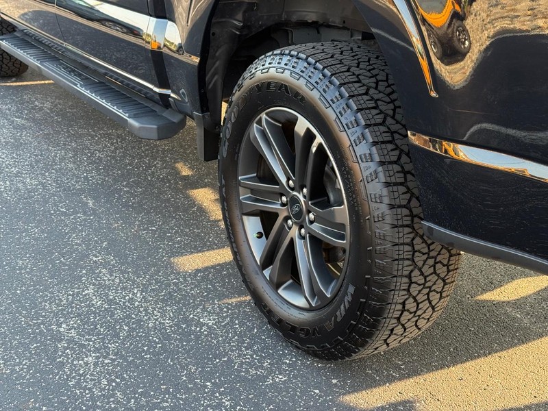 Ford F-150 Vehicle Full-screen Gallery Image 6