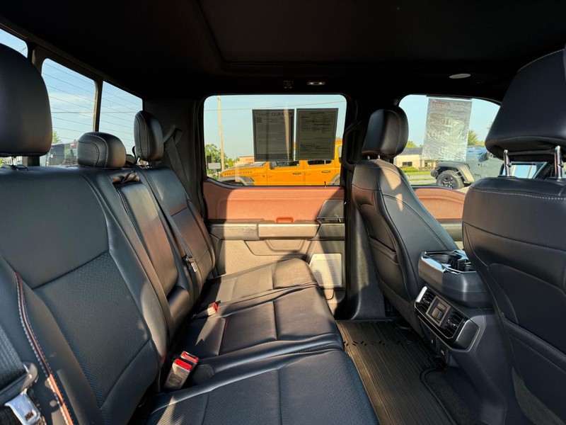 Ford F-150 Vehicle Full-screen Gallery Image 10