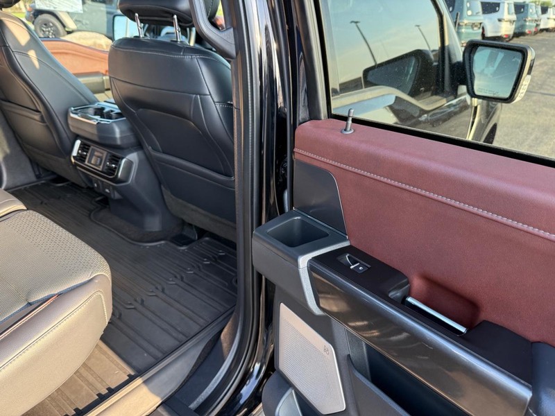 Ford F-150 Vehicle Full-screen Gallery Image 11