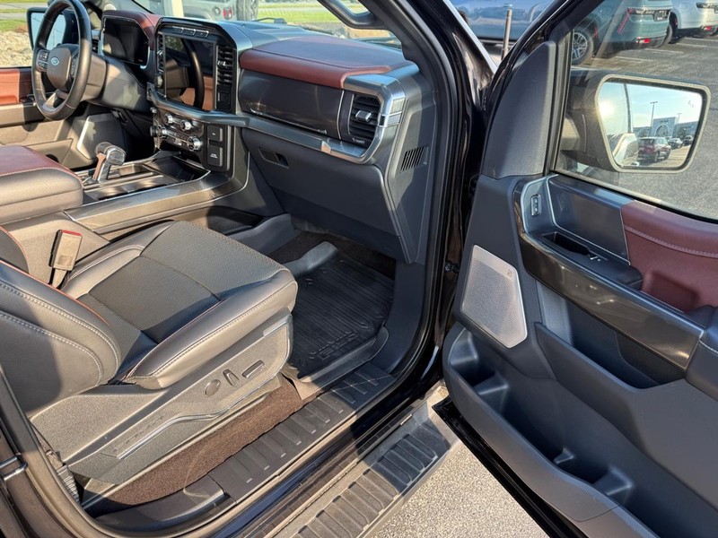 Ford F-150 Vehicle Full-screen Gallery Image 14