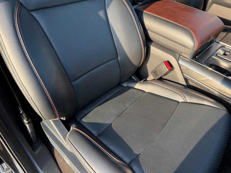 Ford F-150 Vehicle Full-screen Gallery Image 15