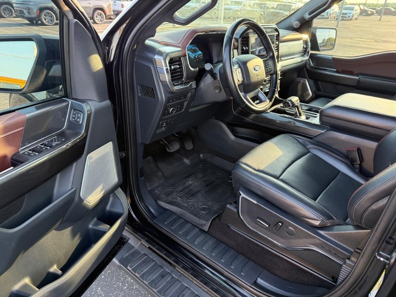 Ford F-150 Vehicle Full-screen Gallery Image 16