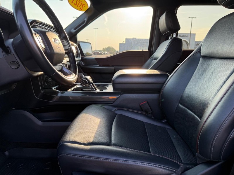 Ford F-150 Vehicle Full-screen Gallery Image 17