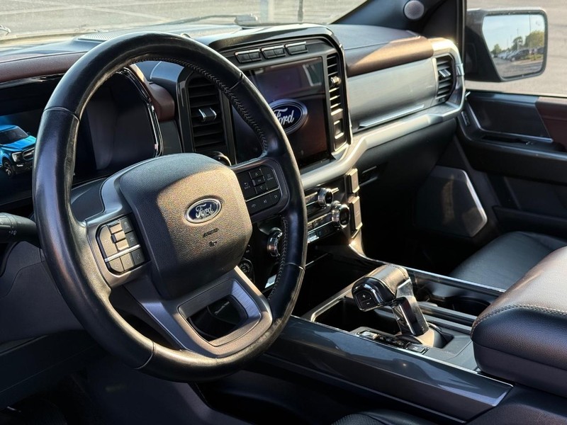 Ford F-150 Vehicle Full-screen Gallery Image 18