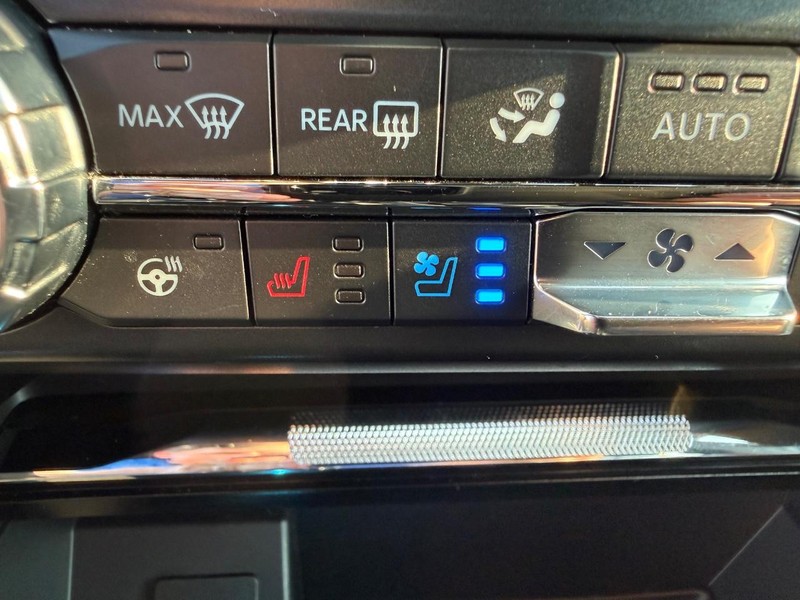 Ford F-150 Vehicle Full-screen Gallery Image 22