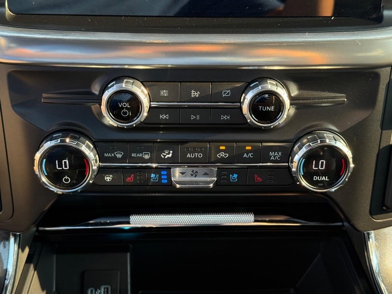 Ford F-150 Vehicle Full-screen Gallery Image 25