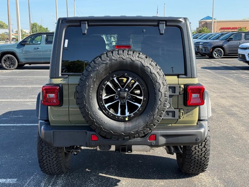 Jeep Wrangler Vehicle Full-screen Gallery Image 4