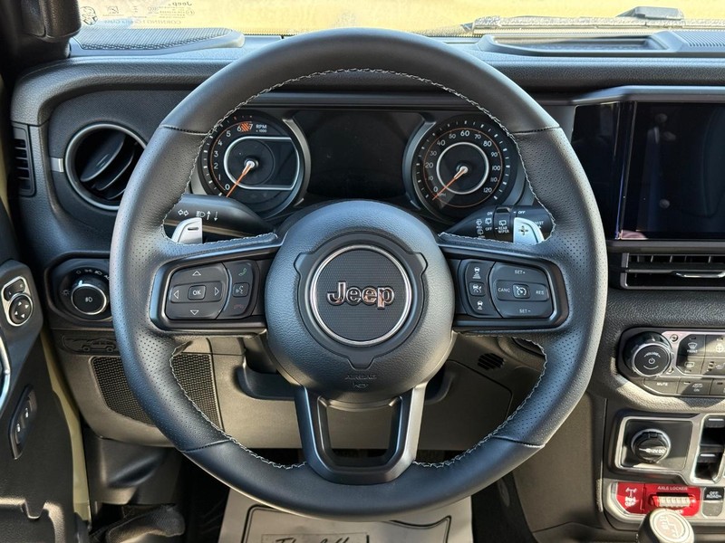 Jeep Wrangler Vehicle Full-screen Gallery Image 13