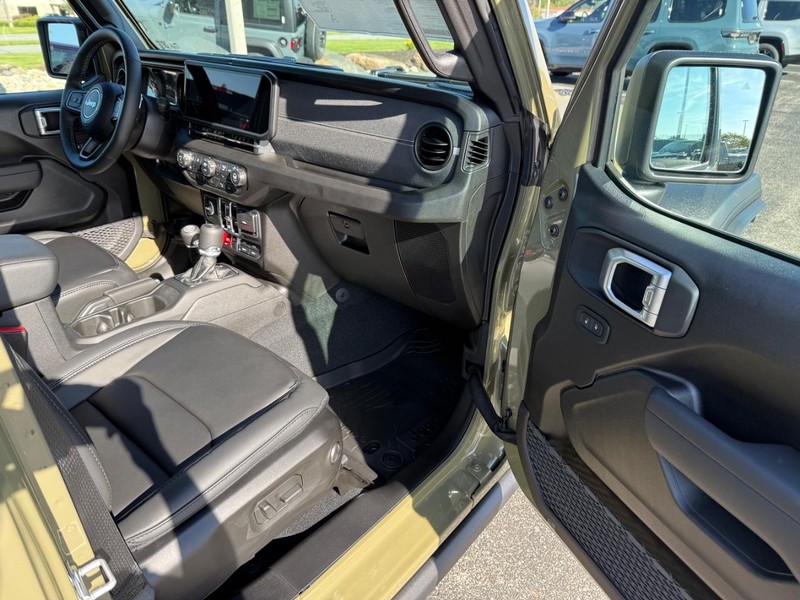 Jeep Wrangler Vehicle Full-screen Gallery Image 14