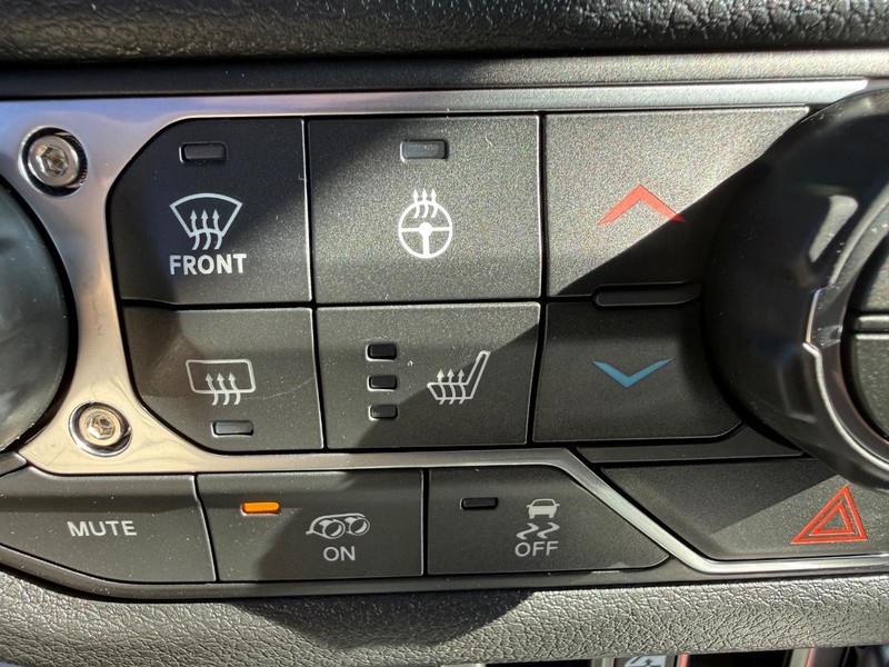 Jeep Wrangler Vehicle Full-screen Gallery Image 22