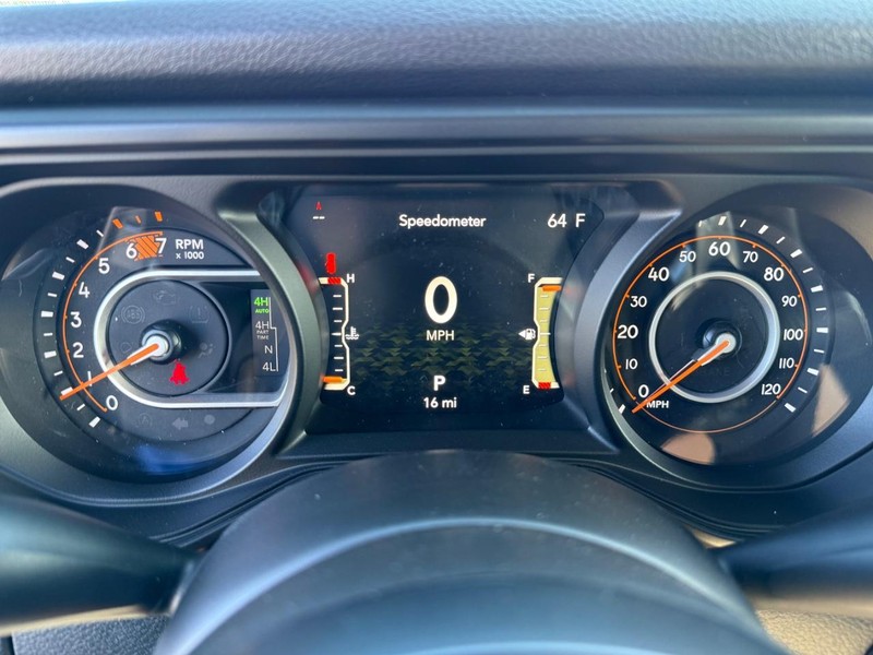 Jeep Wrangler Vehicle Full-screen Gallery Image 28