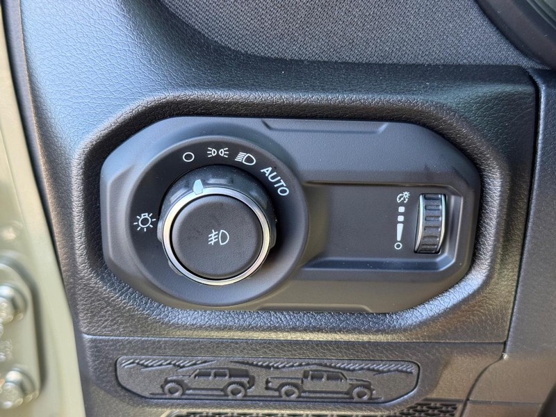 Jeep Wrangler Vehicle Full-screen Gallery Image 30