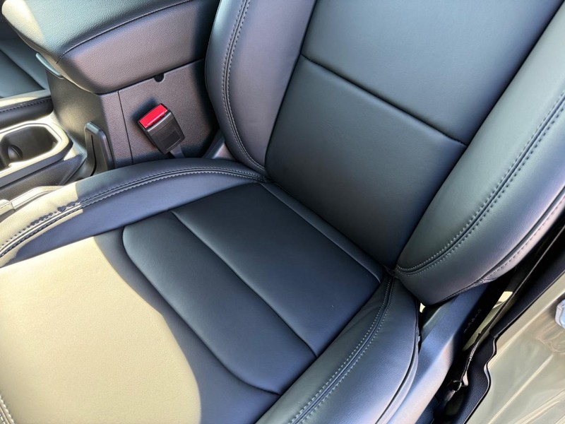 Jeep Wrangler Vehicle Full-screen Gallery Image 31