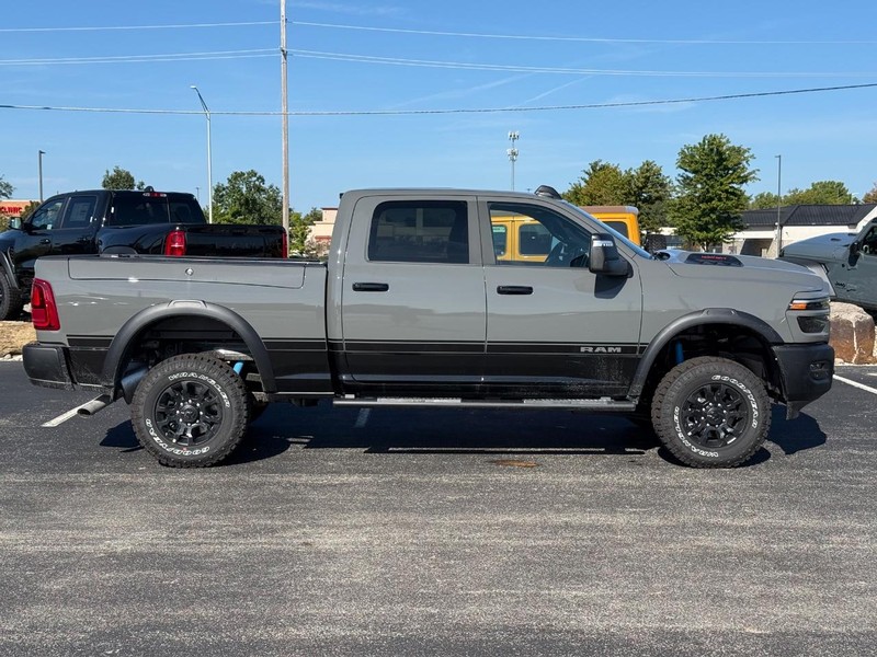 Ram 2500 Vehicle Full-screen Gallery Image 2