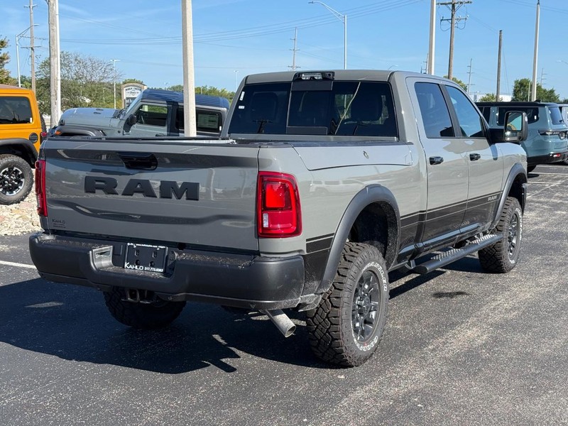 Ram 2500 Vehicle Full-screen Gallery Image 3