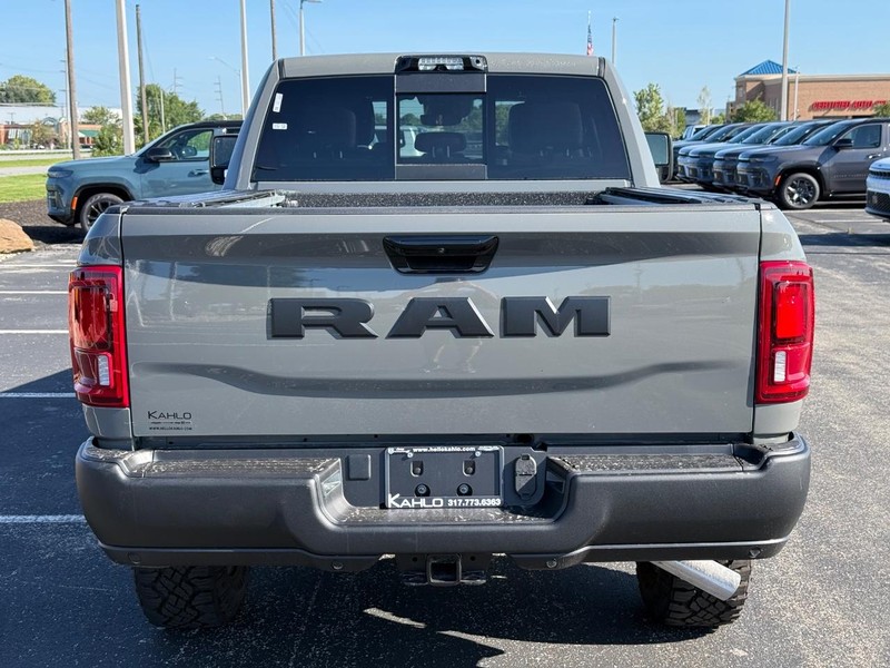 Ram 2500 Vehicle Full-screen Gallery Image 4
