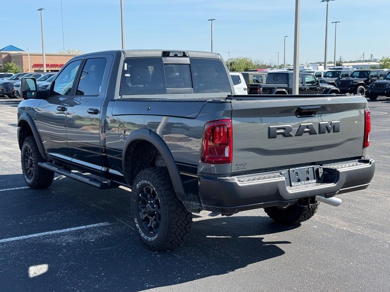 Ram 2500 Vehicle Full-screen Gallery Image 5