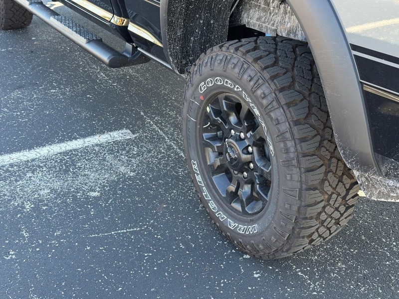 Ram 2500 Vehicle Full-screen Gallery Image 6