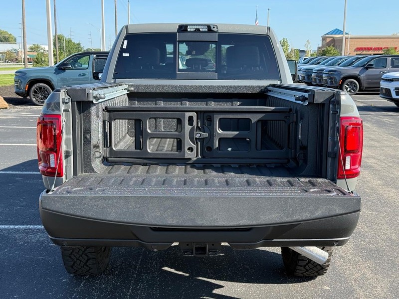 Ram 2500 Vehicle Full-screen Gallery Image 7