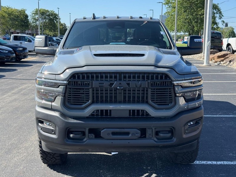 Ram 2500 Vehicle Full-screen Gallery Image 9