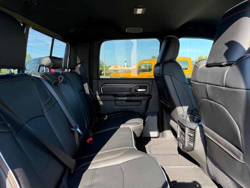 Ram 2500 Vehicle Full-screen Gallery Image 10