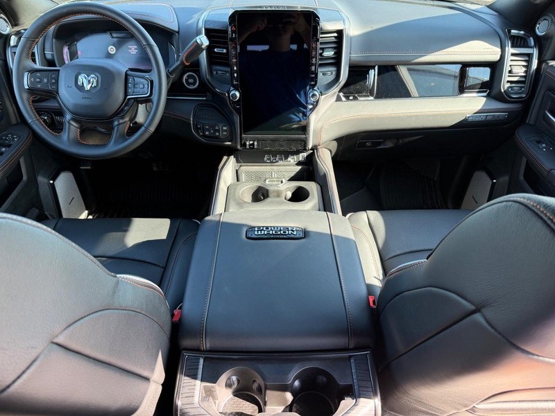 Ram 2500 Vehicle Full-screen Gallery Image 12