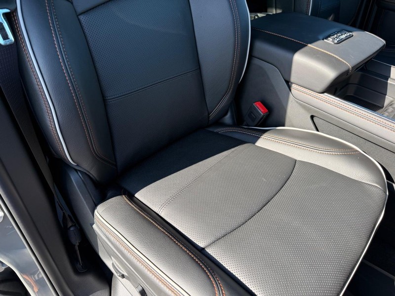 Ram 2500 Vehicle Full-screen Gallery Image 15