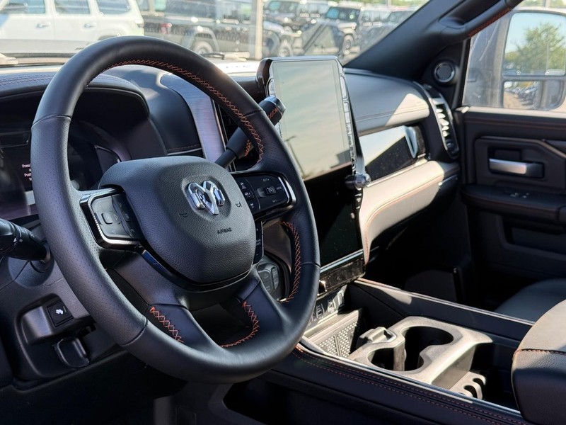 Ram 2500 Vehicle Full-screen Gallery Image 18