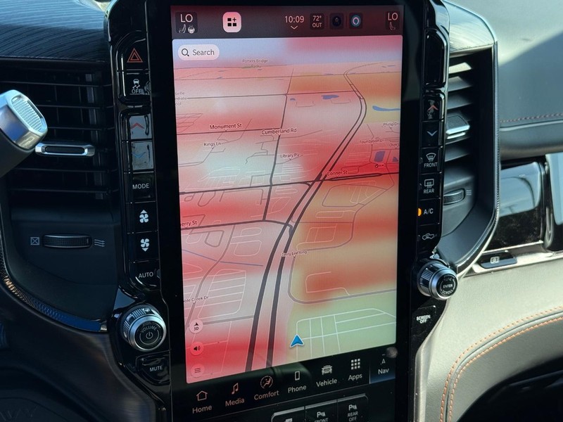 Ram 2500 Vehicle Full-screen Gallery Image 23
