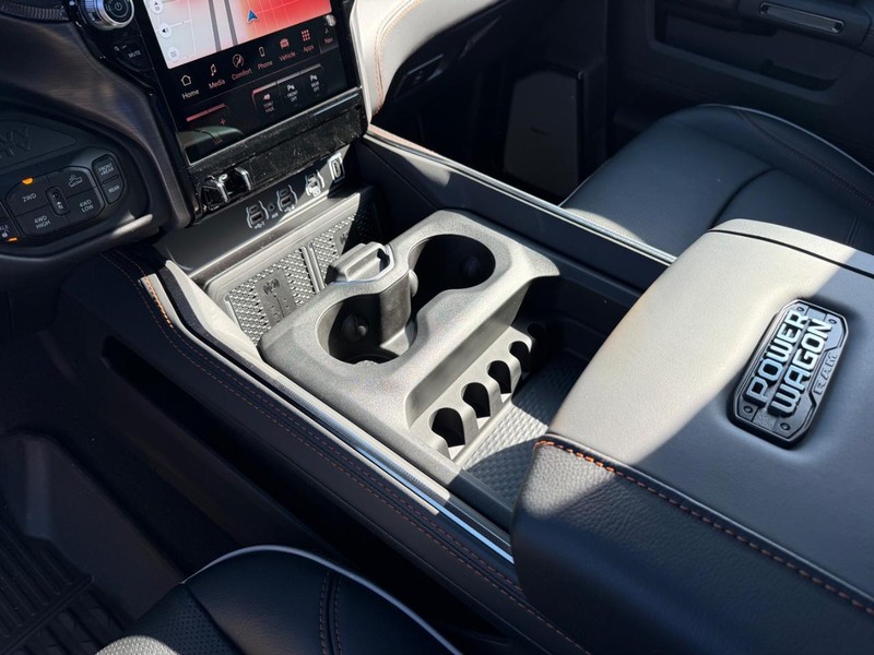 Ram 2500 Vehicle Full-screen Gallery Image 25