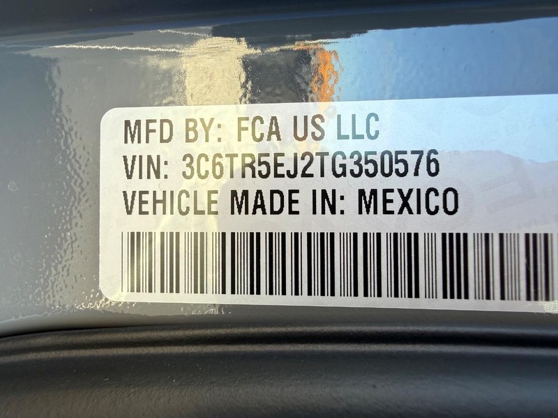 Ram 2500 Vehicle Full-screen Gallery Image 30