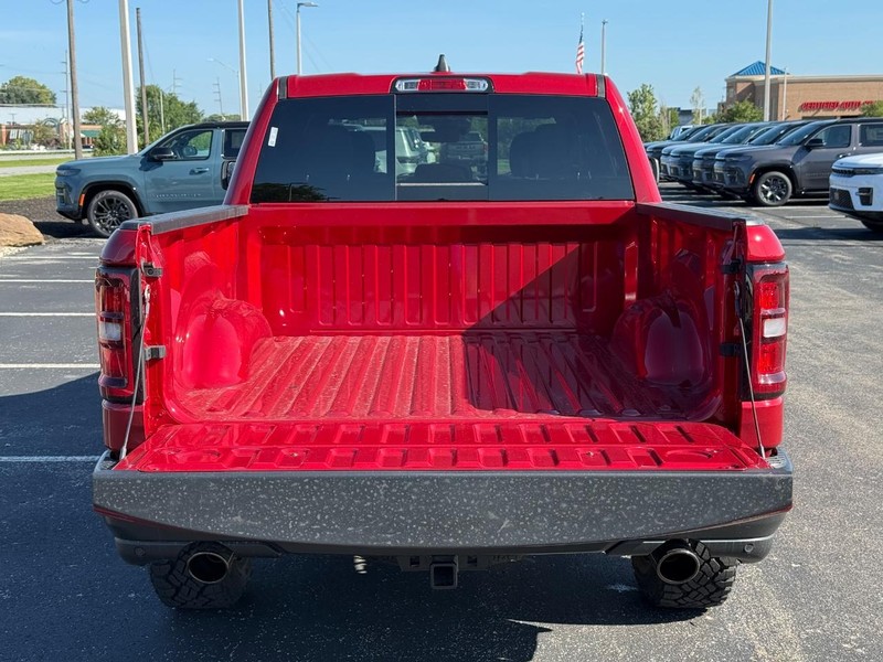 Ram 1500 Vehicle Full-screen Gallery Image 7